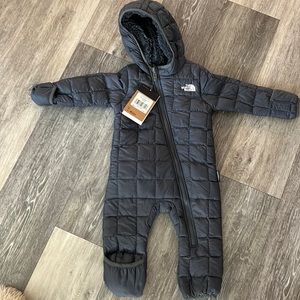 BRAND NEW NorthFace Baby Snowsuit 6-12 months